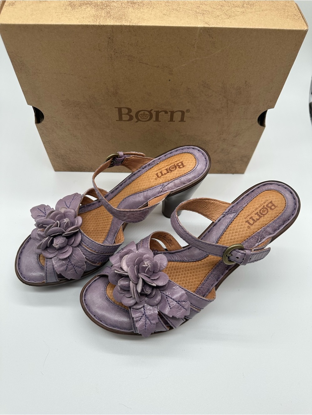 Born Lavender New in box Floral Leather Wedge Sandals Size 8, New in box